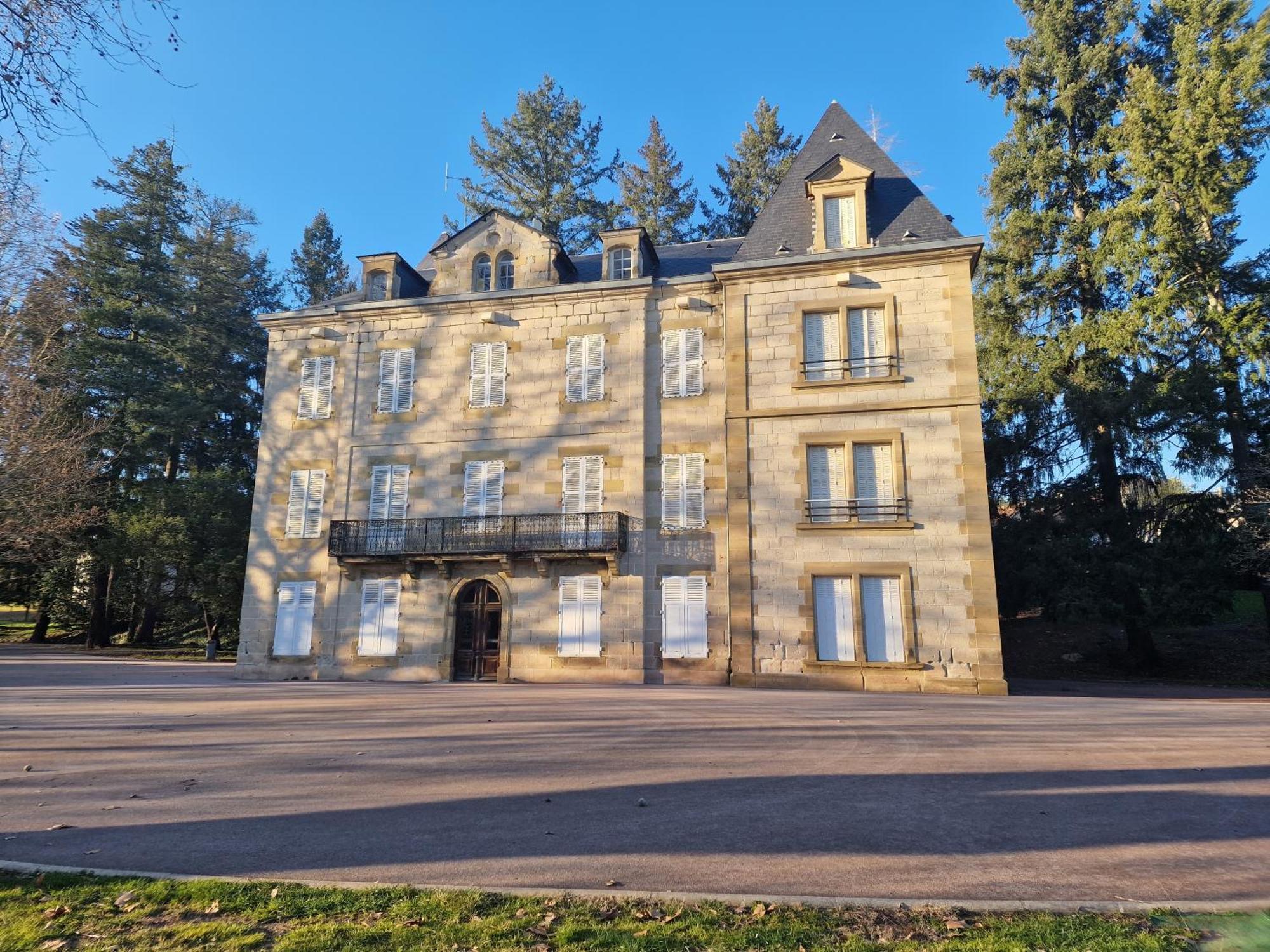 Ferienwohnung Chateau De Serignac Malemort Exterior foto