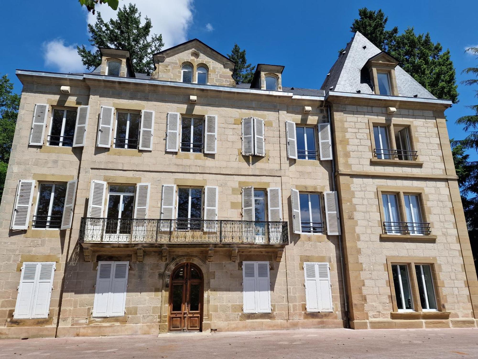 Ferienwohnung Chateau De Serignac Malemort Exterior foto