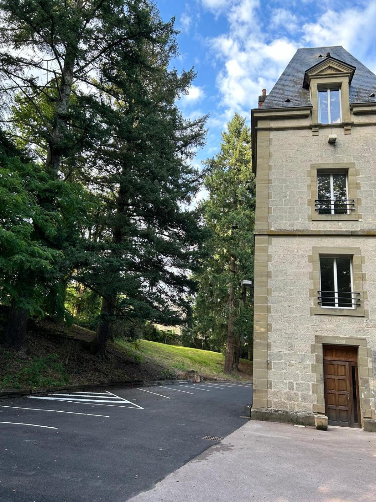 Ferienwohnung Chateau De Serignac Malemort Exterior foto