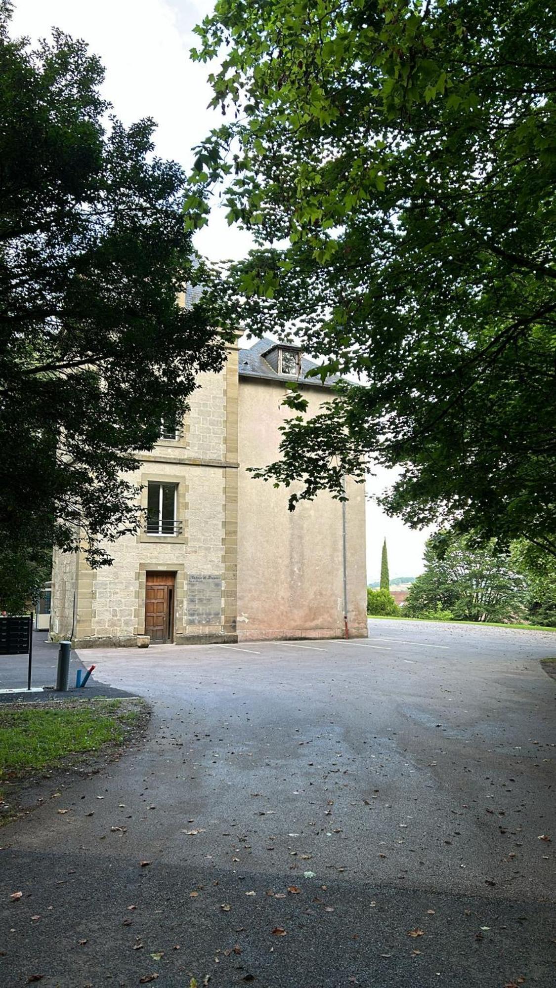 Ferienwohnung Chateau De Serignac Malemort Exterior foto